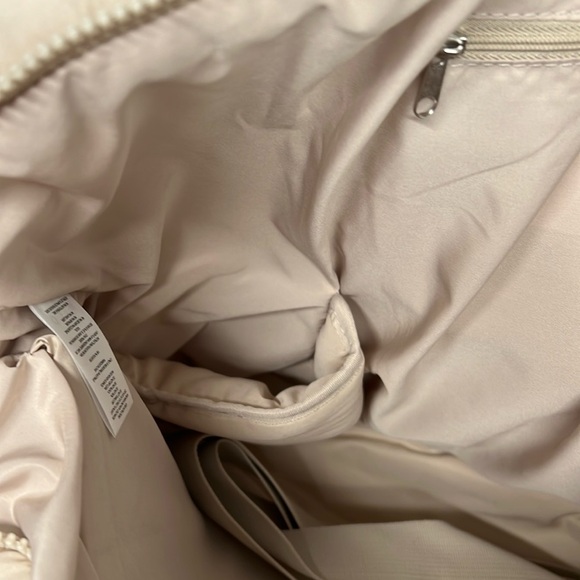 Wilo The Label The Label Puffer Tote Bag (Beige) w/ Carry-On Sleeve - Picture 5 of 9
